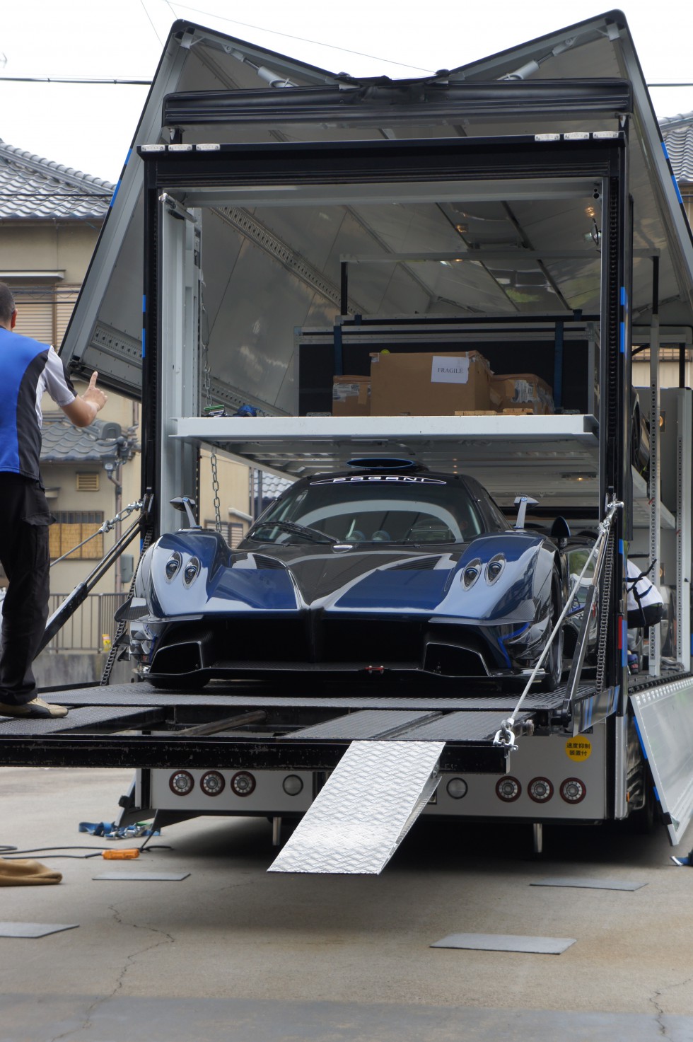 パガーニ ゾンダレヴォリューション」、「フェラーリ 599XX Evo」 at