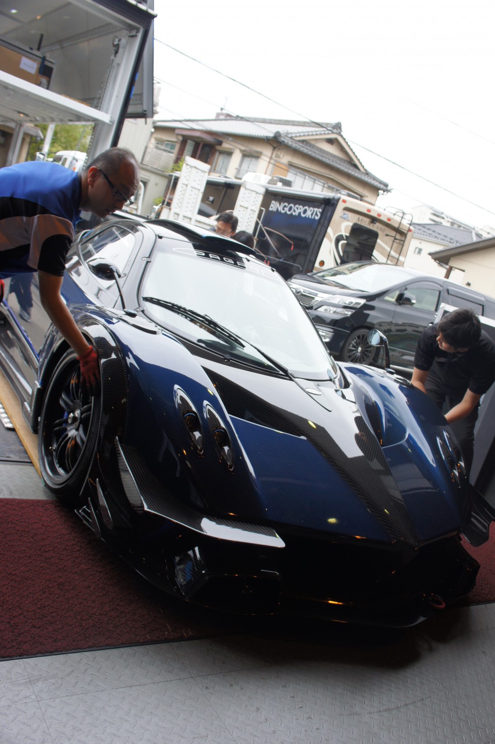 ぴょこ パガーニ ゾンダレヴォリューション」、「フェラーリ 599XX Evo」 at