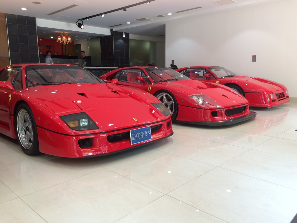 F40ライトウェイト、F40LM、288GTO Evoがご来店をお待ちしており